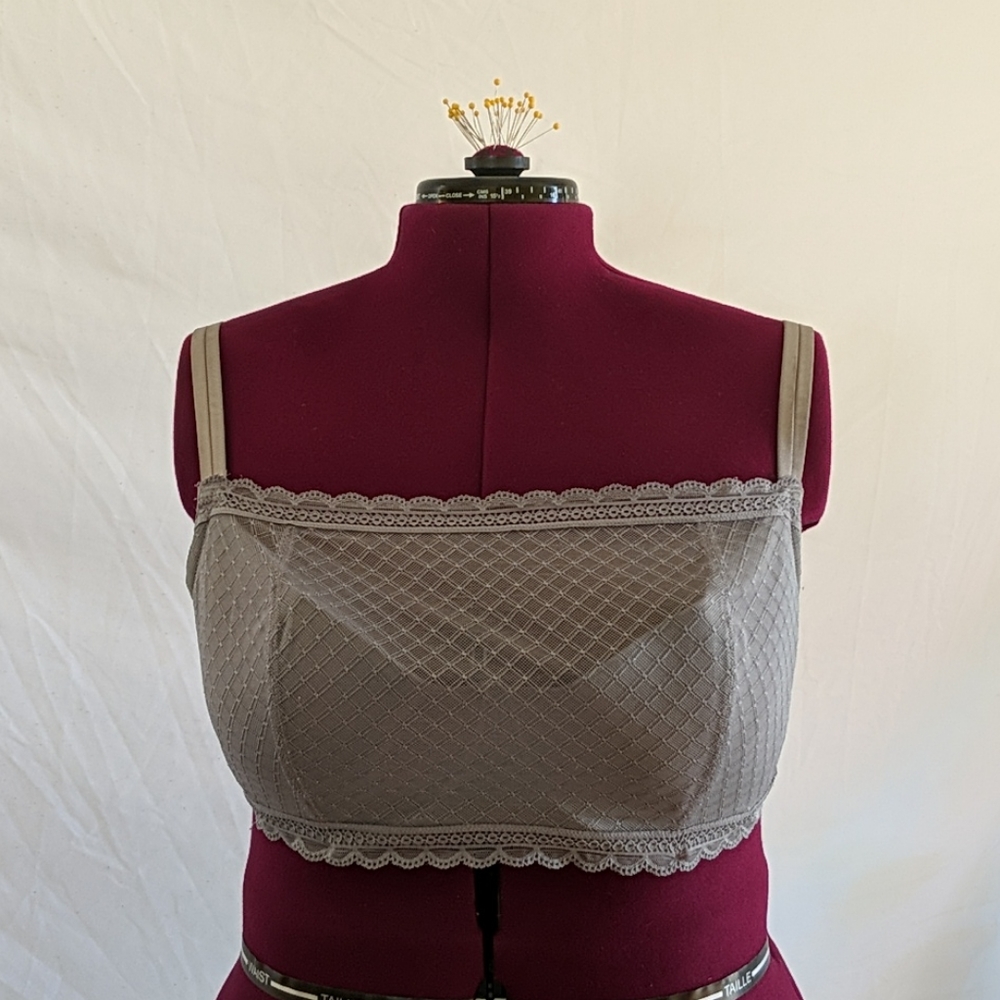 Lane bryant Cacique 42DDD bra built-in mesh cami